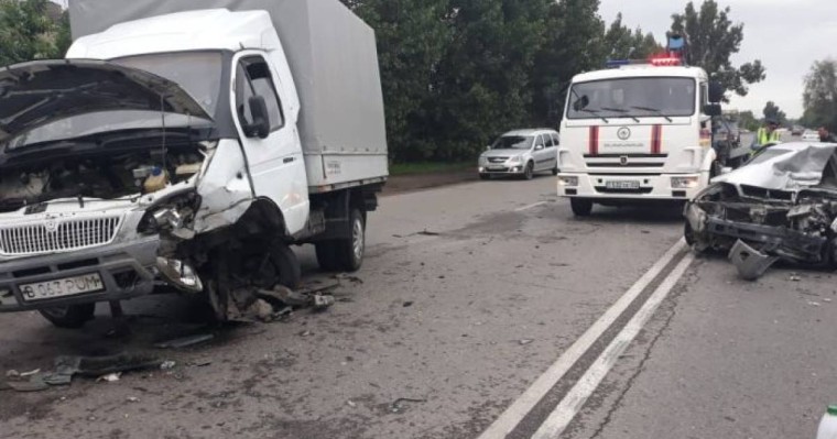 Алматыда екі көлік бетпе-бет соғылды: төрт адам зардап шеккен