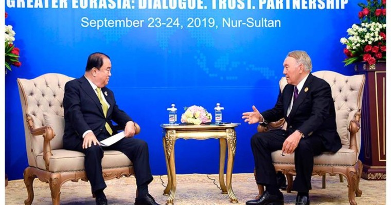 首任总统会见韩国国会议长文喜相