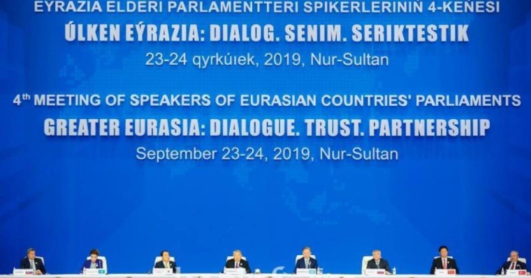 纳扎尔巴耶夫提议在哈萨克斯坦首都举行大国之间的对话