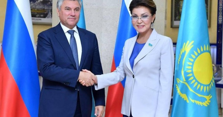 纳扎尔巴耶娃会见俄罗斯杜马主席沃洛金