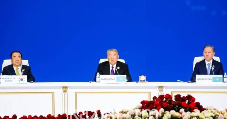 第四届欧亚国家议长会议开幕 首任总统发表讲话