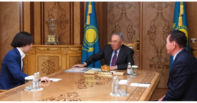 纳扎尔巴耶夫接见青年作曲家阿布迪萨艮