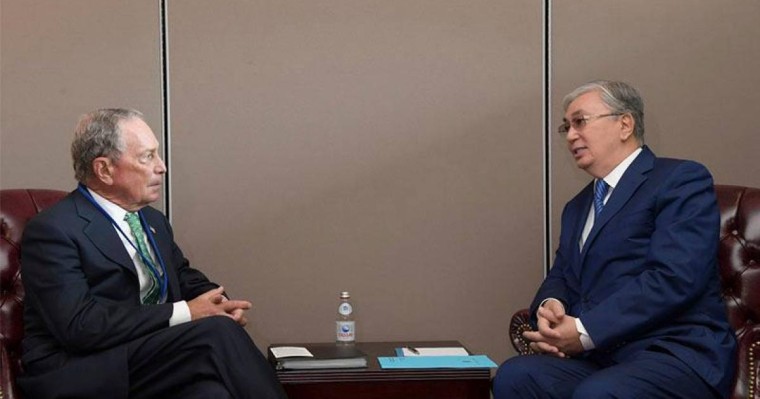 托卡耶夫总统会见彭博新闻社创始人布隆伯格