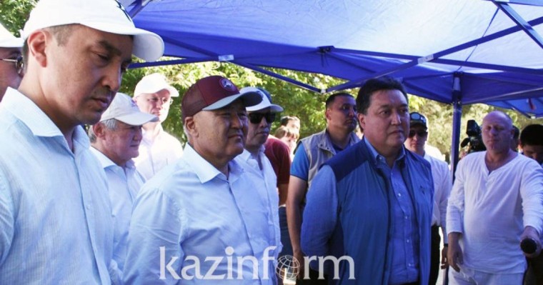 政府总理视察阿尔斯市 了解事故善后工作