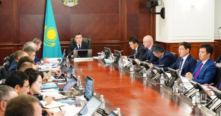 政府总理主持召开工作会议讨论就业问题