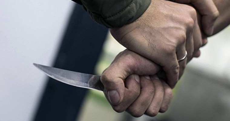 Астана жаңалықтары: көшеде пышағын жалаңдатып жүрген жігіт ұсталды