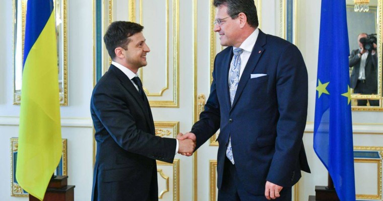 Зеленский Еуроодақ пен АҚШ-тан Ресейге қысым көрсетуді жалғастыруды сұрады