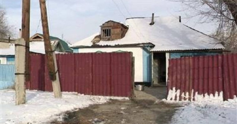 Қайырымды жандар қол-аяғы жоқ мүгедекке үй алып берді