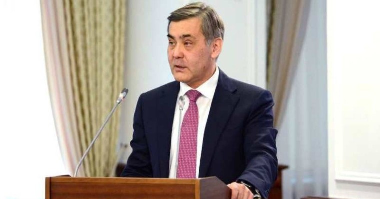 «Әдейі өртеуі мүмкін»: Қорғаныс министрі Арыстағы жарылыстар туралы
Министр жарылыстардың себебі туралы нұсқаларды атады