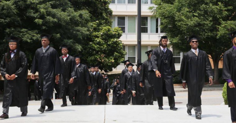 Америкалық кәсіпкер 400-ге тарта студенттің қарызын төлеп бермек