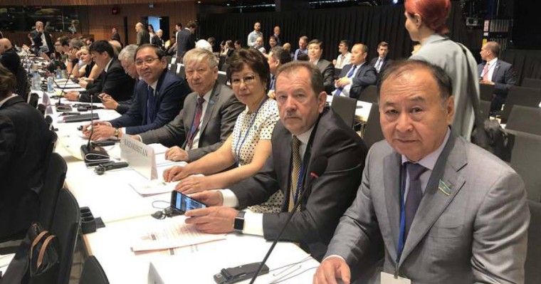 哈萨克斯坦代表团出席欧安组织议会大会会议
