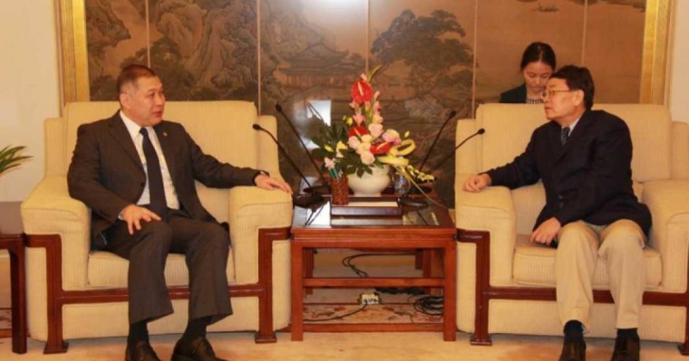 哈萨克斯坦驻华大使会见中国外交部涉外安全事务专员