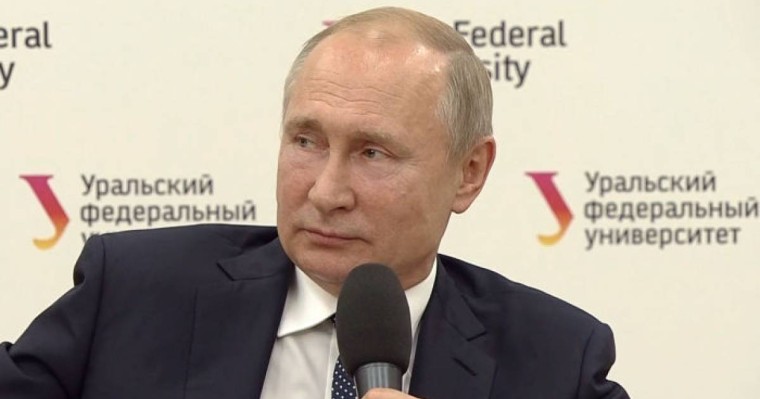 Путинмен кездесуде студент қыз талып қалды