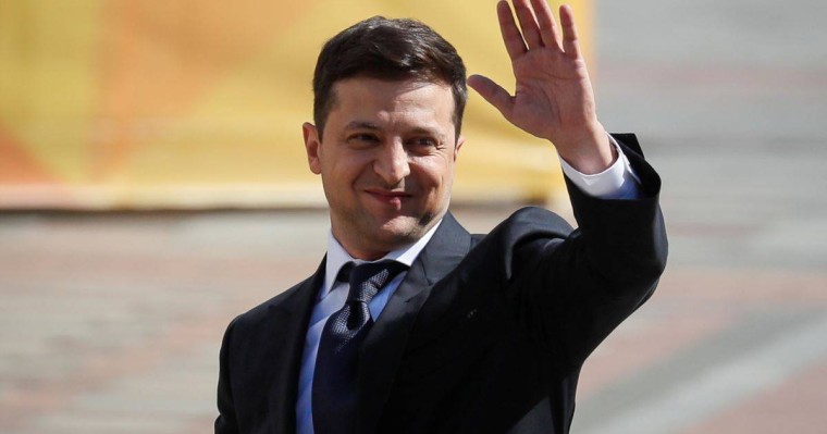 Украина президенті қызметіне кіріскен Зеленский парламентті тарататынын айтты