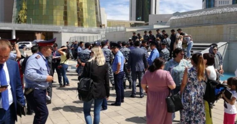 Кезекке тұрмайды, бірақ баспана талап етеді: елорда әкімдігі митингілер туралы