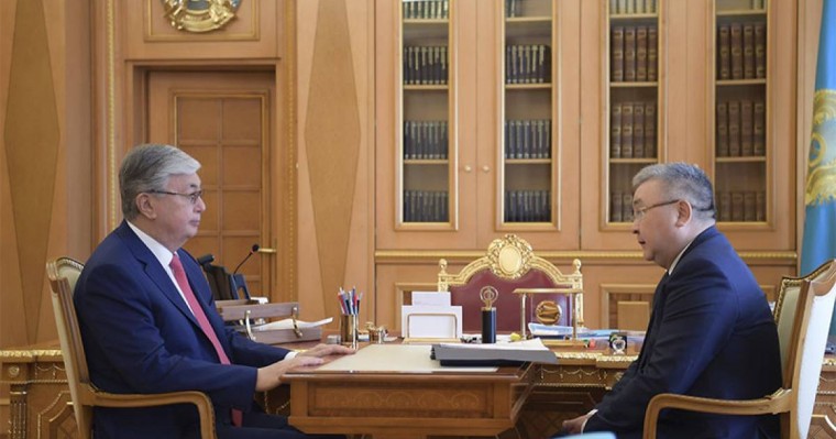 总统接见最高法院理事会主席多纳科夫