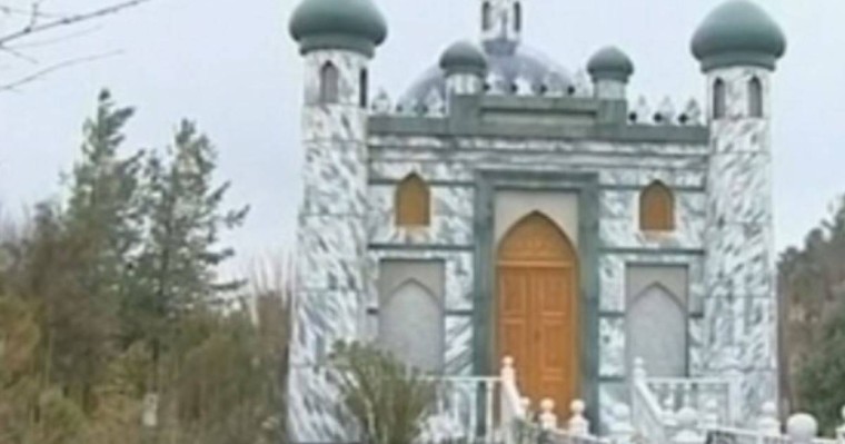 Тәжікстанда заңсыз салынған кесенелер мен мазарларды бұзады