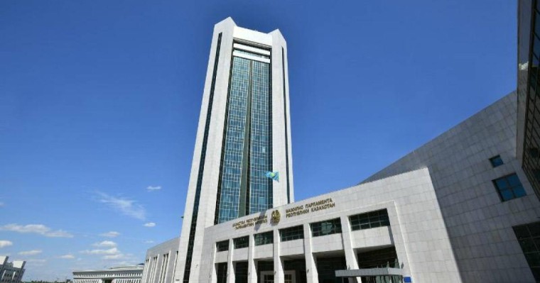 马吉利斯批准通过《关于批准哈萨克斯坦和乌克兰之间的引渡条约》法案