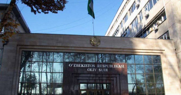 Өзбекстанның жоғарғы соты Азаттық тілшілерінің мүлкін кәмпескелеу туралы шешімнің күшін жойды