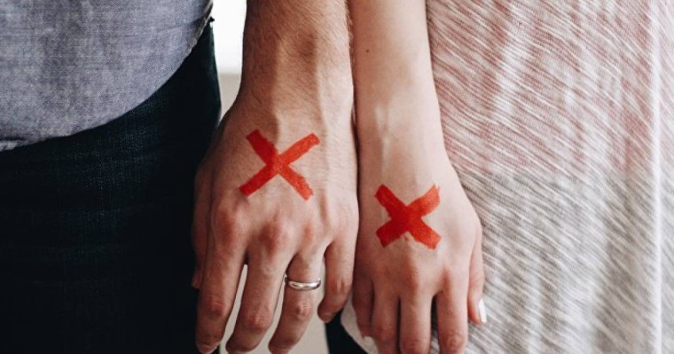 Танымал әнші күйеуімен бірге тұрудан жалыққанын айтты