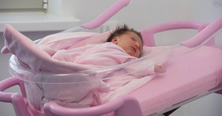 Автобуста дүниеге келген қыз 18 жасқа дейін қоғамдық көлікпен тегін жүреді