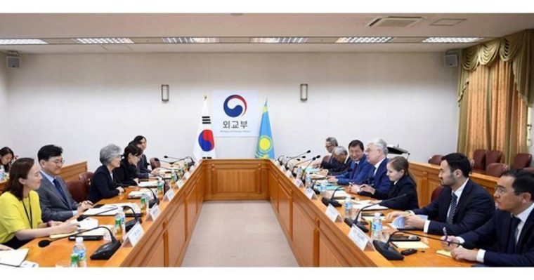 哈萨克斯坦外长对韩国进行正式访问