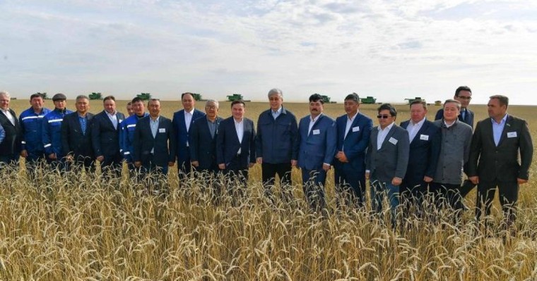 总统视察阿克莫拉州农业企业