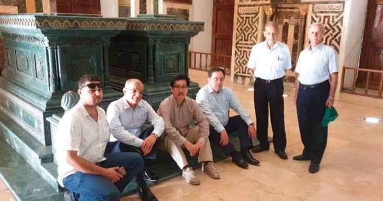 哈萨克斯坦代表团访问大马士革阿尔-法拉比陵墓