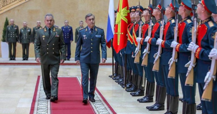 国防部部长叶尔梅克巴耶夫访问俄罗斯