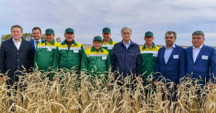 托卡耶夫总统视察北哈州奶制品企业