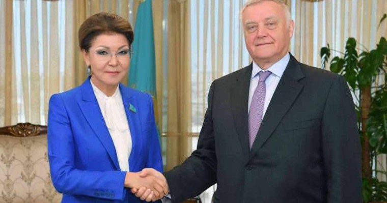 纳扎尔巴耶娃会见“文明对话”研究院监事会主席