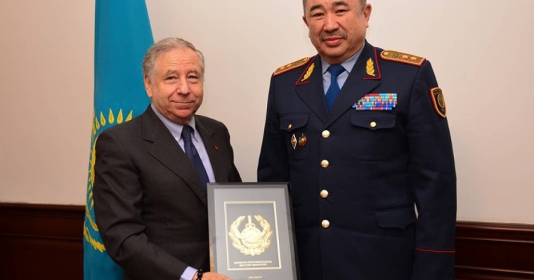 内务部长会见联合国秘书长道路安全特使