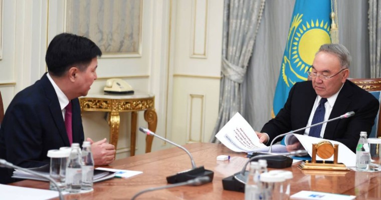 首任总统接见最高法院院长阿萨诺夫