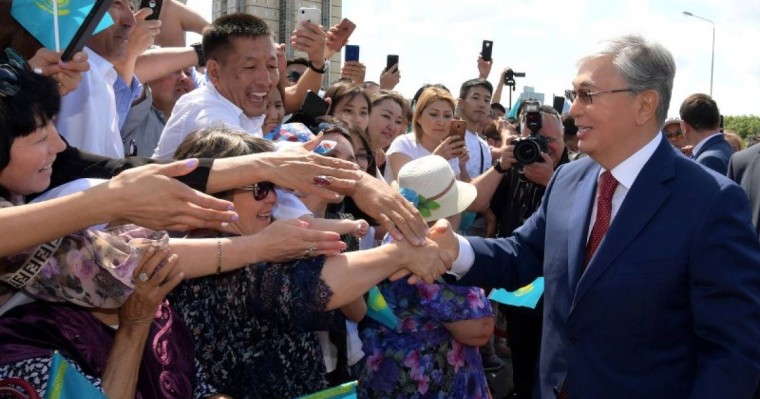 托卡耶夫总统祝哈萨克斯坦人民和平繁荣