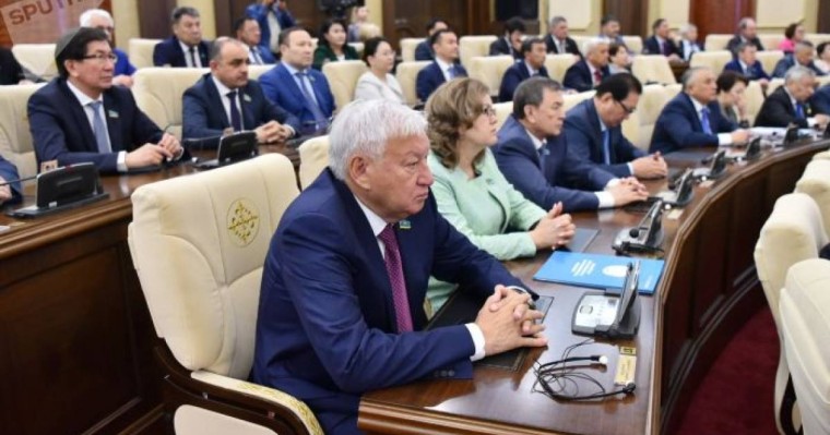 Депутаттар каникулға шықты, бірақ жұмысын жалғастырады