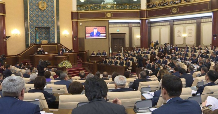 Парламент даулы заңдар сессиясынан соң демалысқа кетті