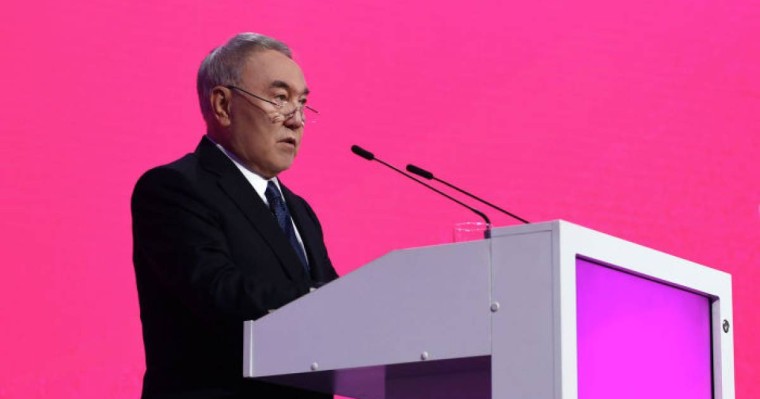 Назарбаев президенттік өкілеттігін неге тоқтатқанын түсіндірді