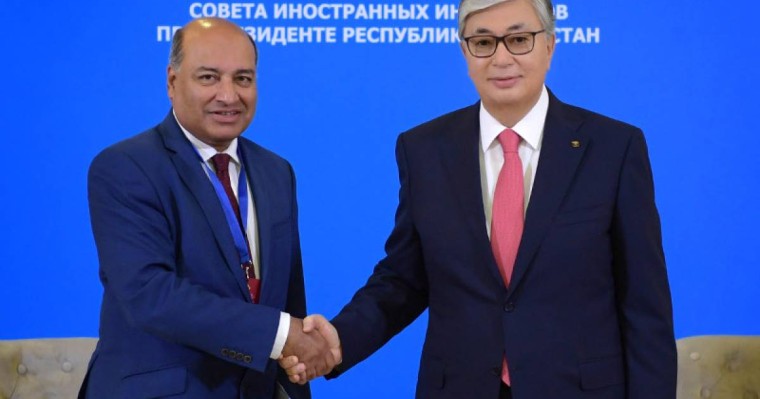 托卡耶夫总统会见欧开行查克拉巴蒂