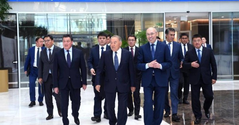 首任总统参访阿斯塔纳国际金融中心