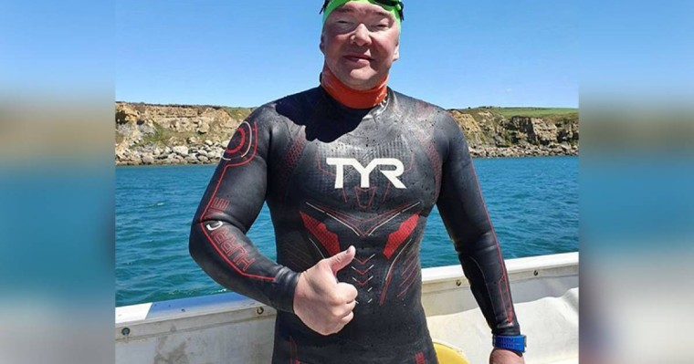 哈萨克斯坦小伙成功横渡英吉利海峡