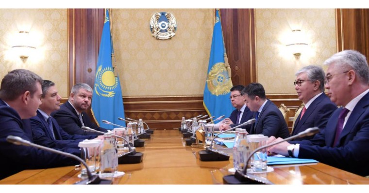 托卡耶夫总统会见贝克休斯董事长