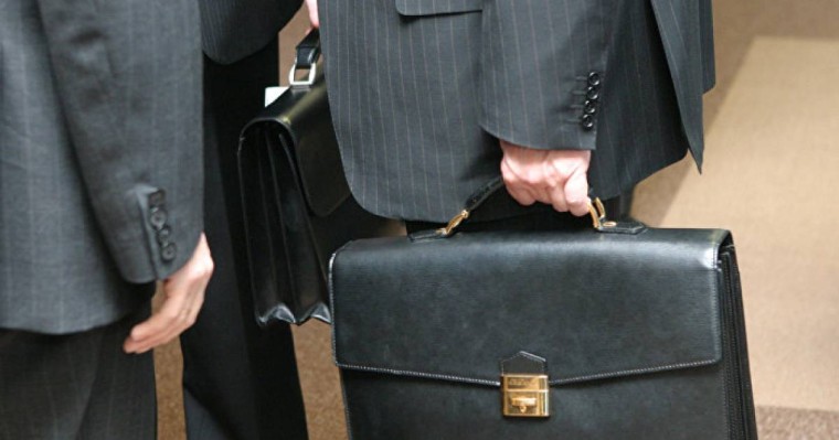 Филиппин президенті пара сұрайтын шенеуніктерді атуға рұқсат берді