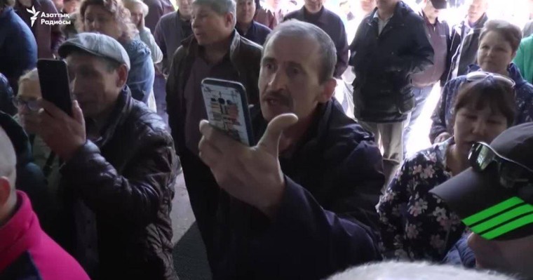 "Жалақы алмаған" жүздеген жұмысшы наразылық білдірді