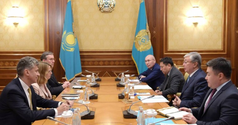 托卡耶夫总统会见花旗集团代表