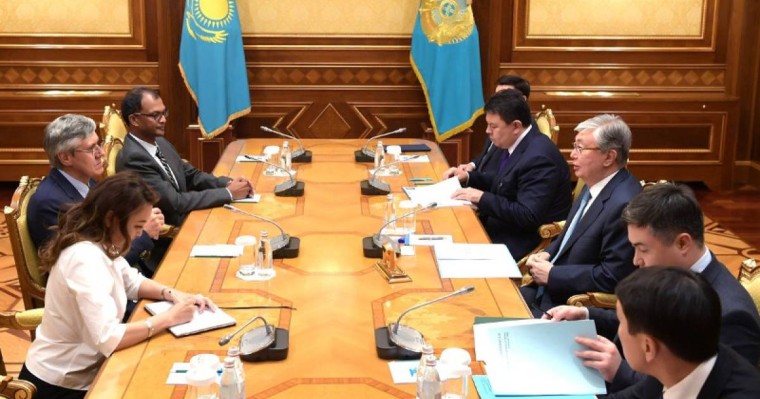 总统会见埃克森美孚生产公司总裁