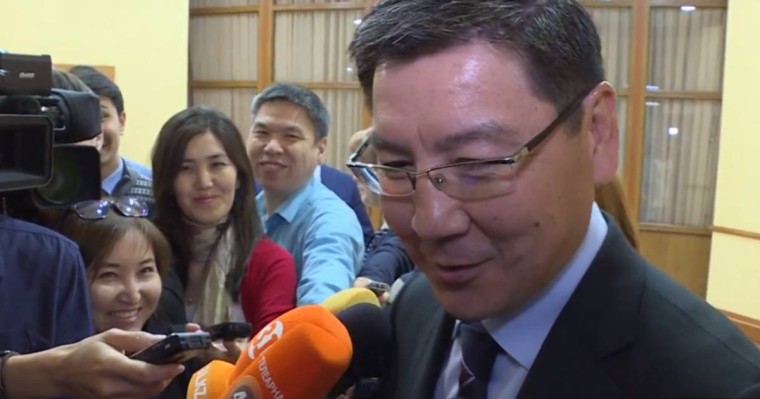 Министр Жұмағалиев 9 мамырдағы бұғаттау туралы сұрақтан қашқақтады