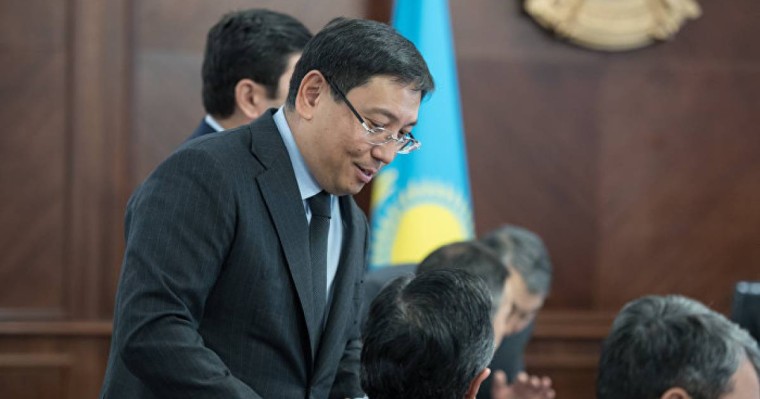 Досаев банктің "қара тізіміне" енгендер неден құр қалатынын айтты