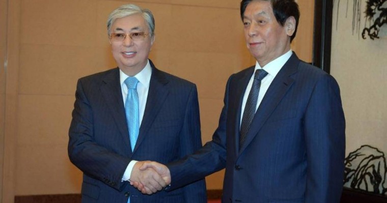 托卡耶夫总统会见中国人民代表大会委员长栗战书