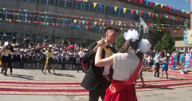 Түлектер кешін мейрамханада ұйымдастыру отбасына салмақ салады