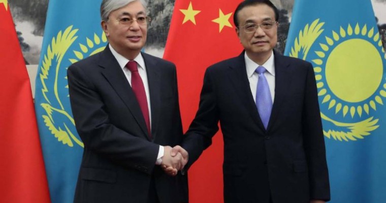 托卡耶夫总统会见中国国务院总理李克强